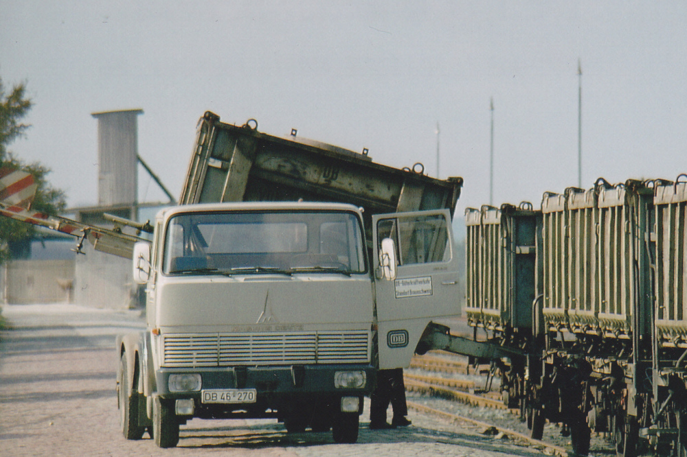 Umschlag von radioaktiven Abf�llen im Bhf. Wendessen