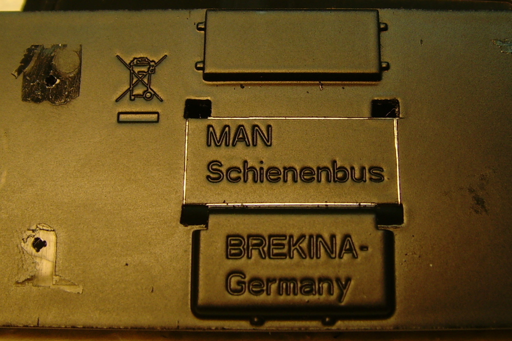 Das angezeichnete Viereck mu� zum Einbau des 
     Maxon-Motors ausges�gt werden