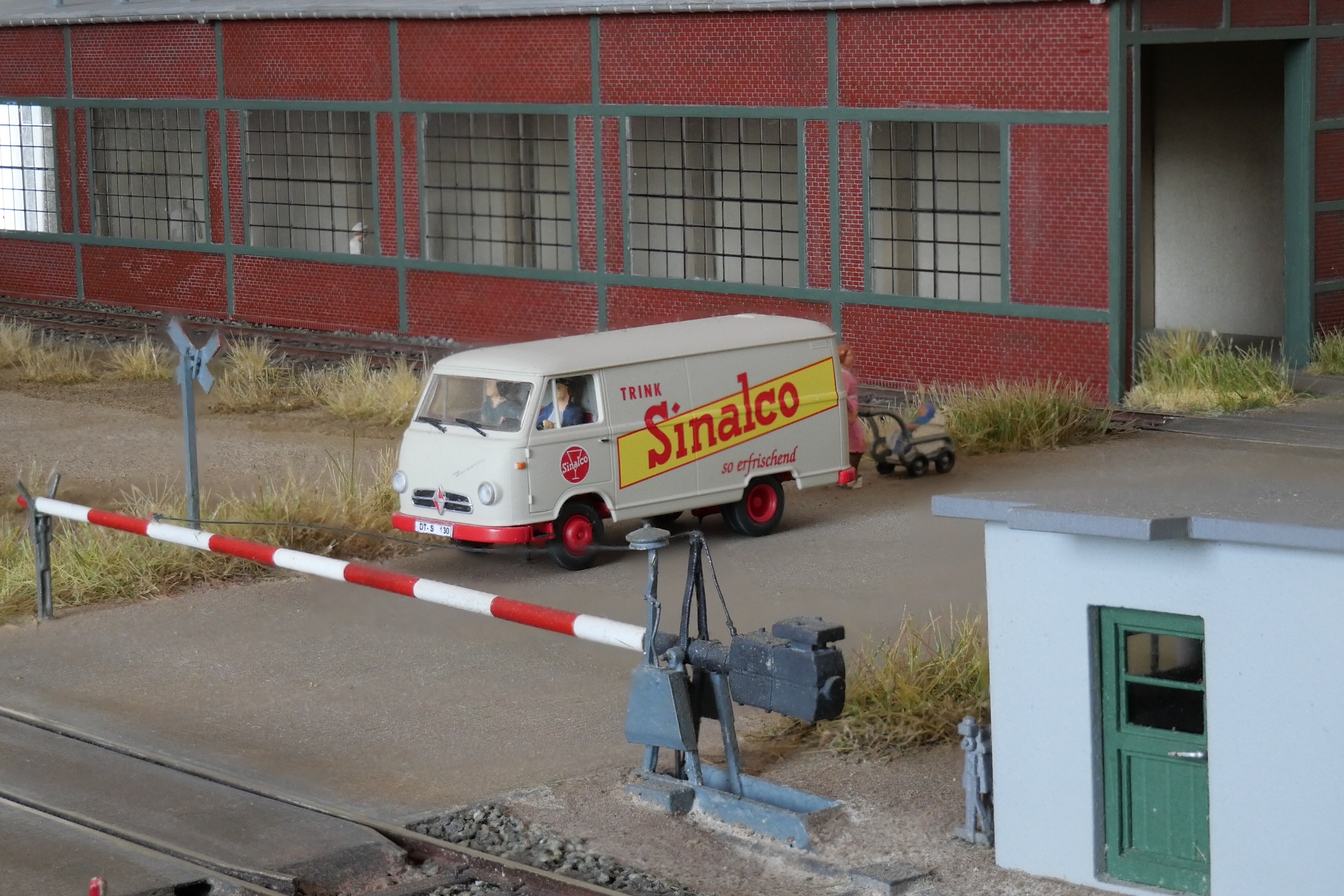 Der fertiggestelle Bahn�bergang