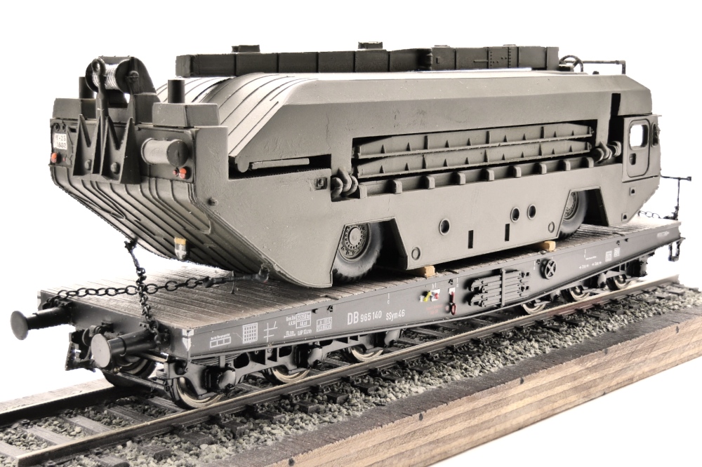 Das bearbeitete Artitec-Modellauf dem SSy-46 verladen.