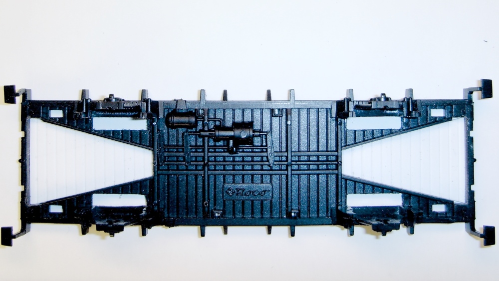 Die Kurzkupplung ist auf beiden Seiten entfernt und durch Evergreen-Platten ersetzt